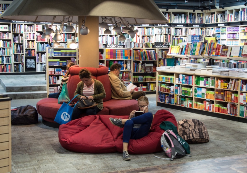 vente-AUPS-min_books_bookstore_book_reader_readers_reading_shop_sale_books-849006